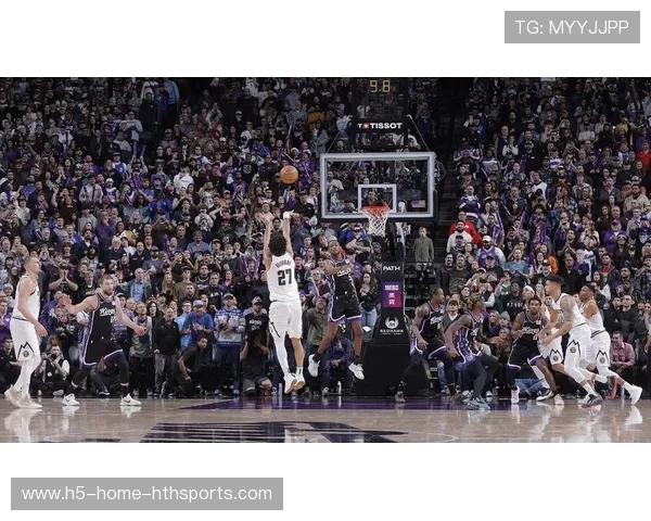 NBA禁区空接暴力美学:飞跃天际的极限碰撞 NBA禁区空接暴力美学:飞跃天际的极限碰撞