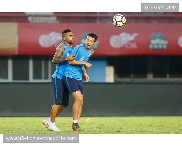 新援首日训练表现超预期,主帅亲自点赞 新援首日训练表现超预期,主帅亲自点赞