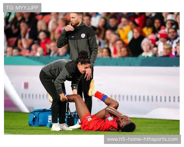 世界杯冠军中卫疑似重伤,球队未来亮红灯 世界杯冠军中卫疑似重伤,球队未来亮红灯