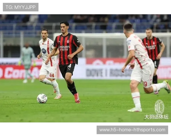 莱奥回敲配合破门,米兰团队默契十足 莱奥回敲配合破门,米兰团队默契十足